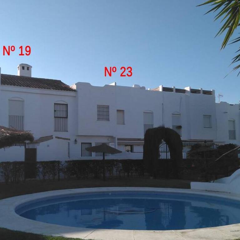 Alojamiento con piscina para grandes grupos en Real de La Barrosa - Six-Bedroom House - 25