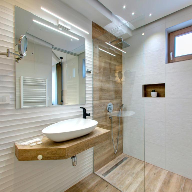 Diamond Rain Boutique Hotel - Deluks Dvokrevetna Soba sa Bračnim Krevetom/Zasebnim Krevetima i Pogledom na Grad - 4