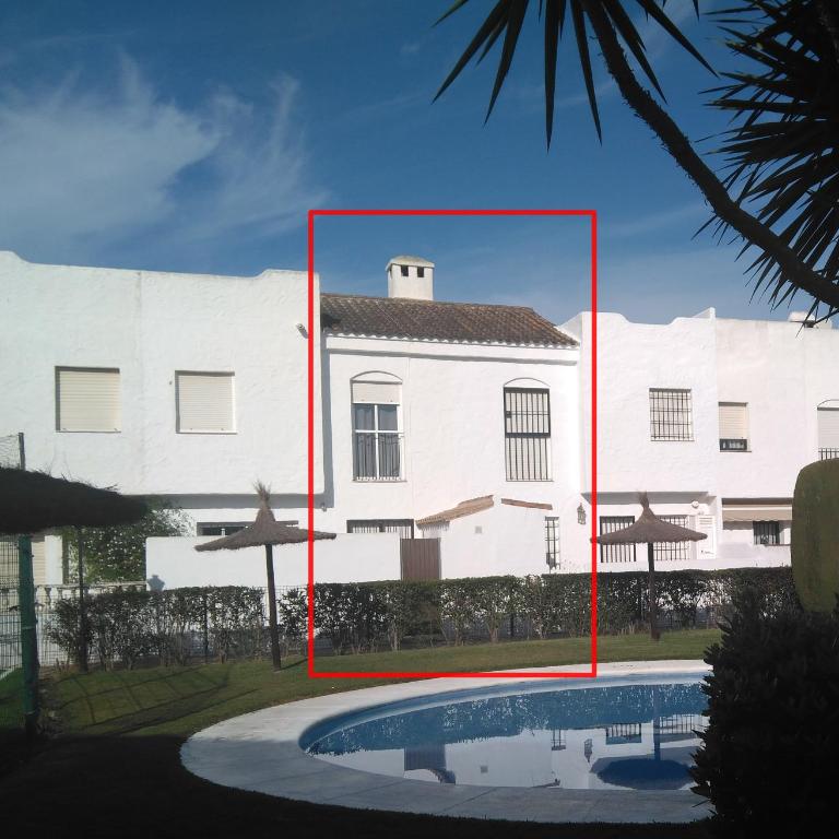 Alojamiento con piscina para grandes grupos en Real de La Barrosa - Six-Bedroom House - 2