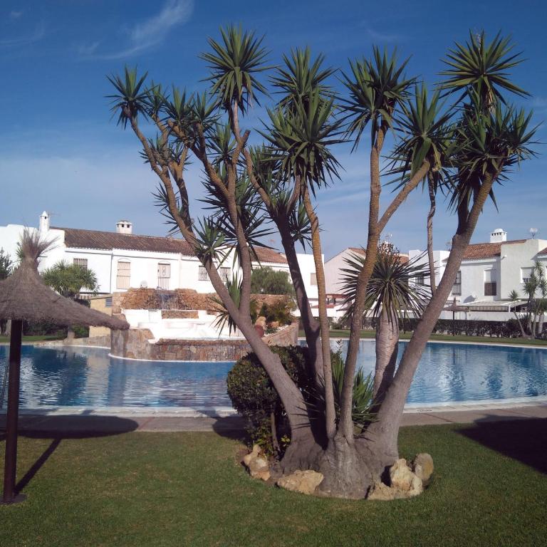 Alojamiento con piscina para grandes grupos en Real de La Barrosa - Six-Bedroom House - 3