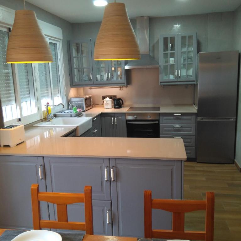Alojamiento con piscina para grandes grupos en Real de La Barrosa - Six-Bedroom House - 6
