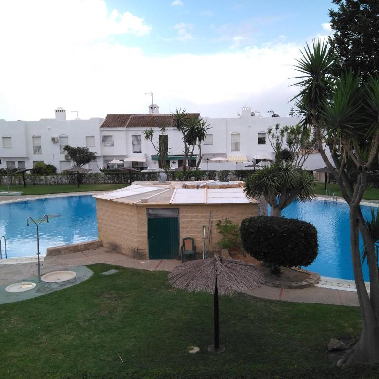 Alojamiento con piscina para grandes grupos en Real de La Barrosa - Six-Bedroom House - 8