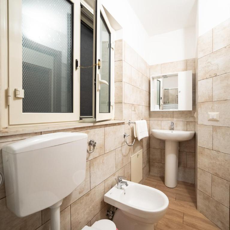 Le Vie del Centro B&B - Comfort Triple Room with Shower - 7