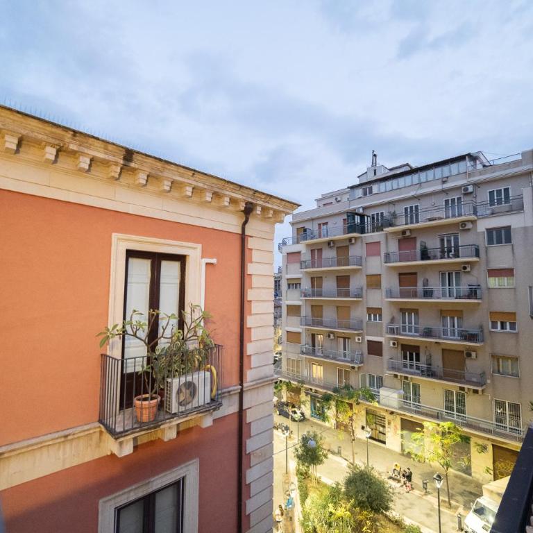 Le Vie del Centro B&B - King Room with Balcony - 19
