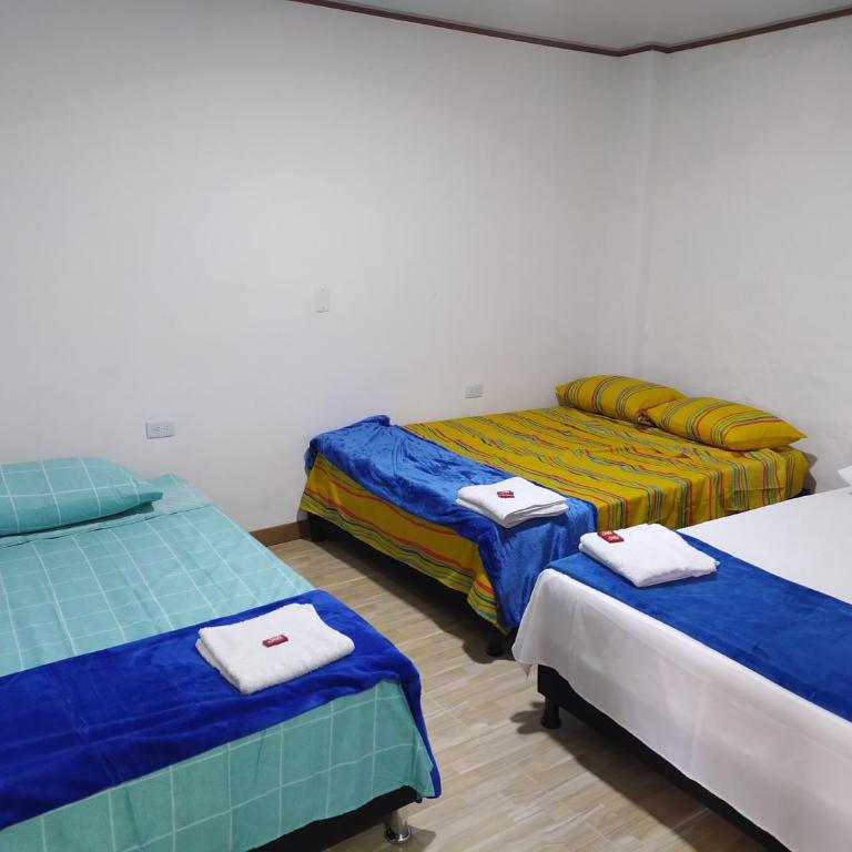 Hotel Los Balcones - Mixed Dormitory Room - 4