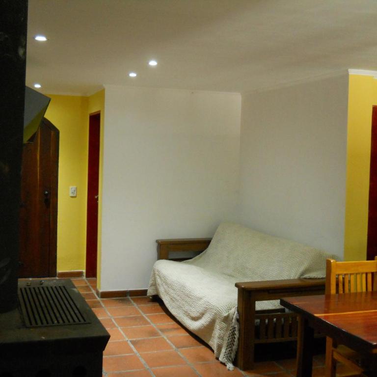Estilo Campo Casa de 3 ambientes cochera interna - Two-Bedroom House - 8