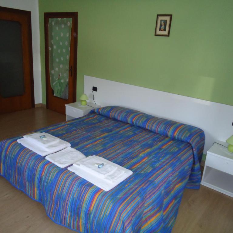 Spagna B&B - Camera Matrimoniale/Doppia con Letti Singoli con Bagno in Comune - 2
