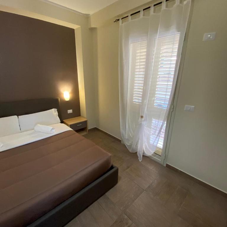 Nick & Santo's Holiday Homes - Camera Matrimoniale Deluxe con Balcone e Vista Mare - 8