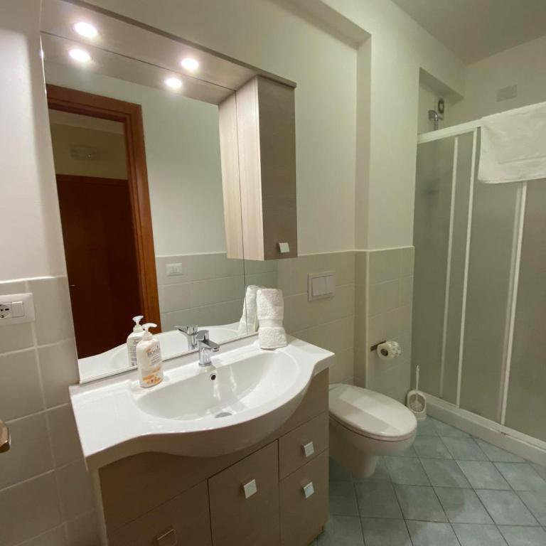 Nick & Santo's Holiday Homes - Camera Matrimoniale Deluxe con Balcone e Vista Mare - 11