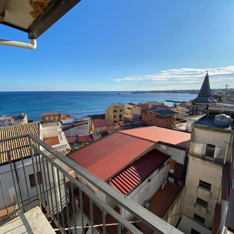 Nick & Santo's Holiday Homes - Camera Matrimoniale Deluxe con Balcone e Vista Mare - 2