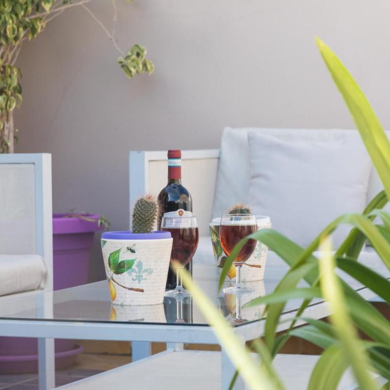 Large terrace apartment near Politeama - Apartment - 56