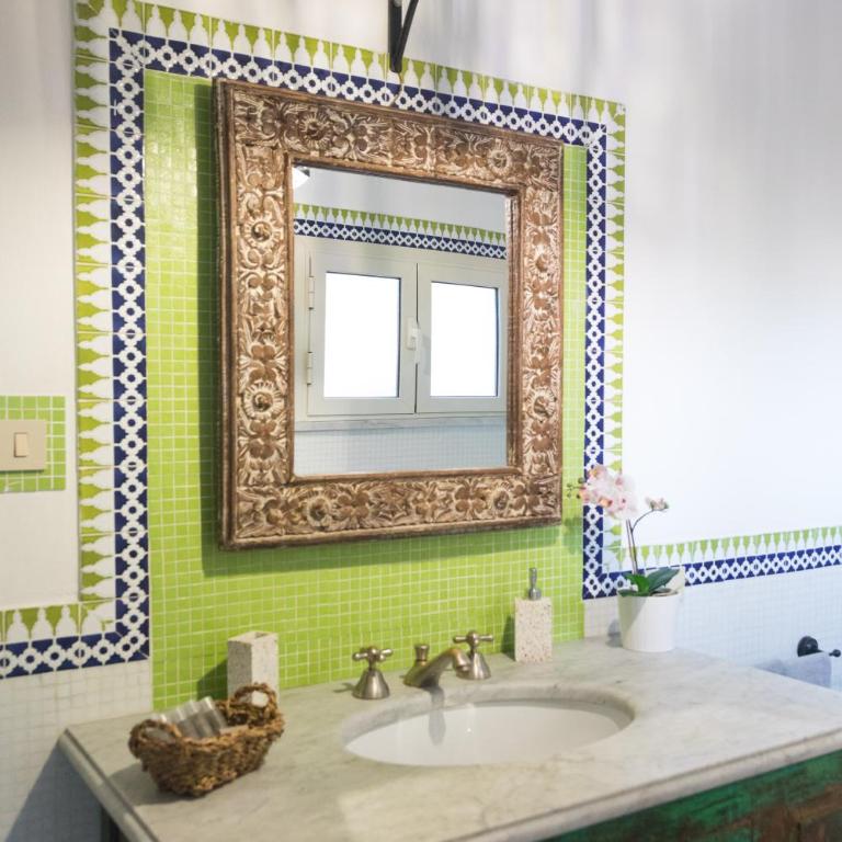 Large terrace apartment near Politeama - Apartment - 42
