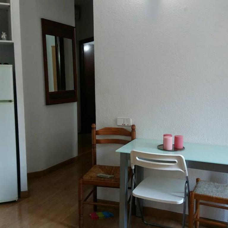 Chopin Magic Fountain - Three-Bedroom Apartment - 13