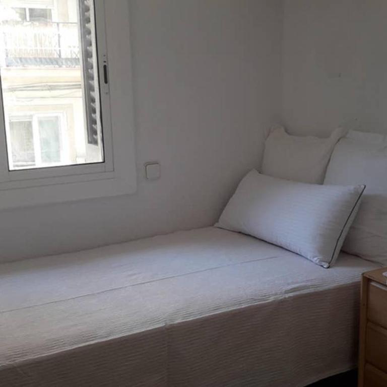 Chopin Magic Fountain - Three-Bedroom Apartment - 18