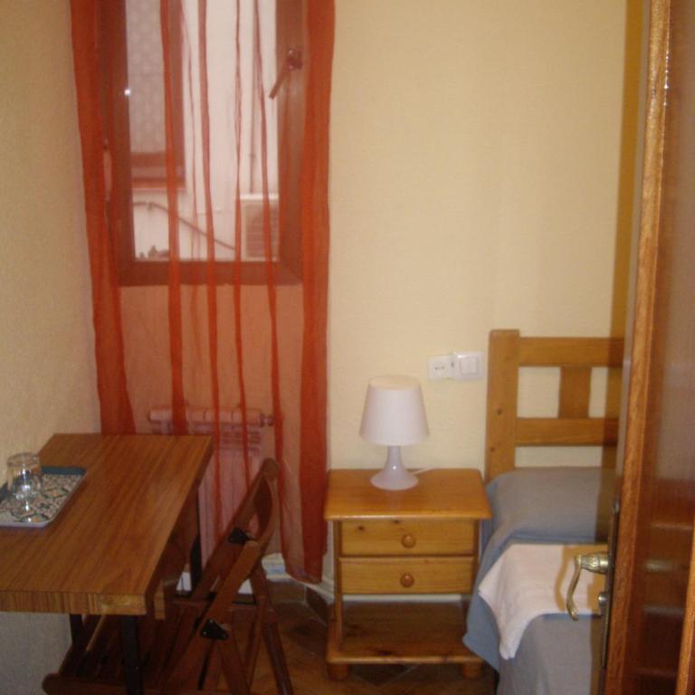 Hostal Pacios - Camera Singola con Bagno in Comune - 2