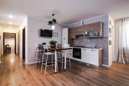 Loggia Rialto Apartments - Apartment with Terrace - 6