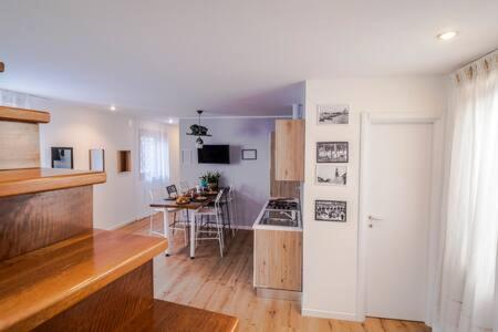 Loggia Rialto Apartments - Apartment with Terrace - 11