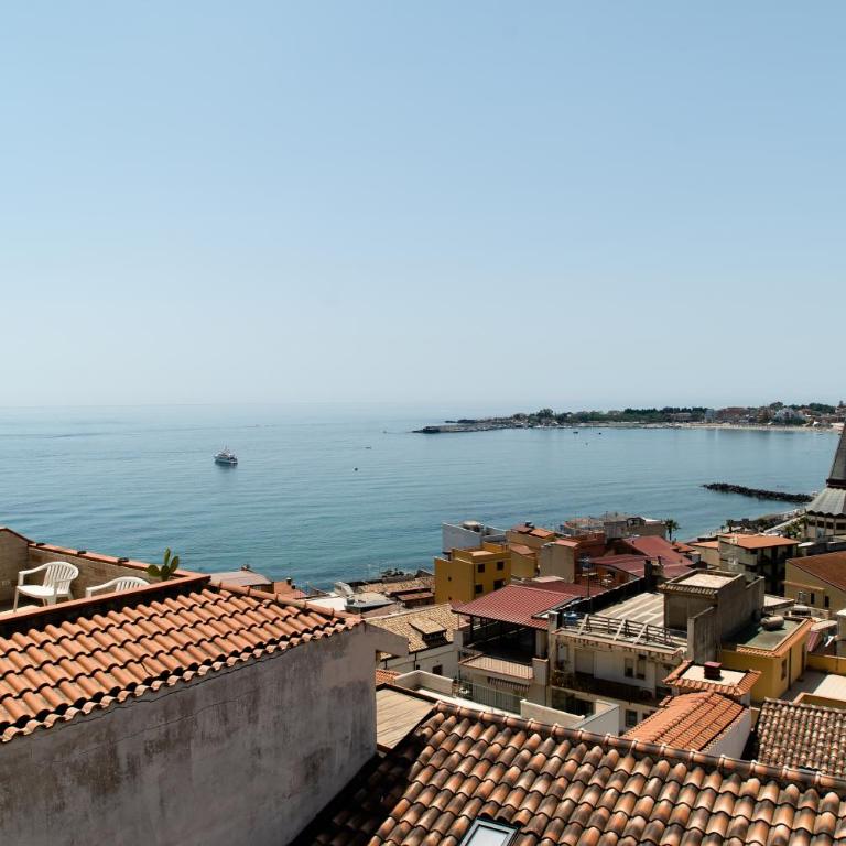 Nick & Santo's Holiday Homes - Appartamento con 4 Camere da Letto e Balcone - 1