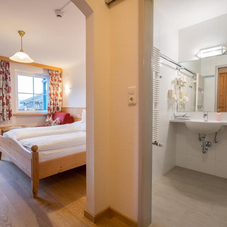 Hotel-Garni Schernthaner - Doppelzimmer mit Balkon - 9