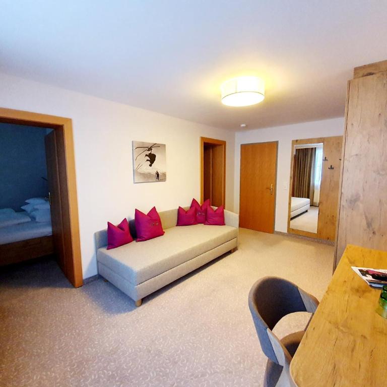 Austria Alpinhotel Ski IN Ski OUT an der Edelweissbahn - Familiensuite - 1