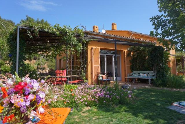 House With Garden And Sea View - Ferienhaus - 1