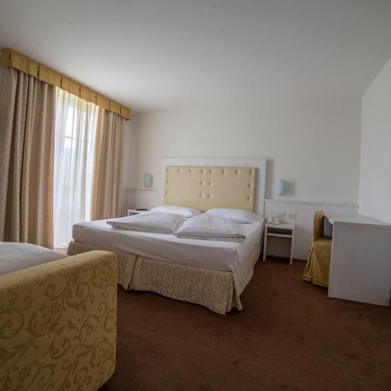 Alpen Eghel Resort & SPA - Camera Tripla Standard - 1