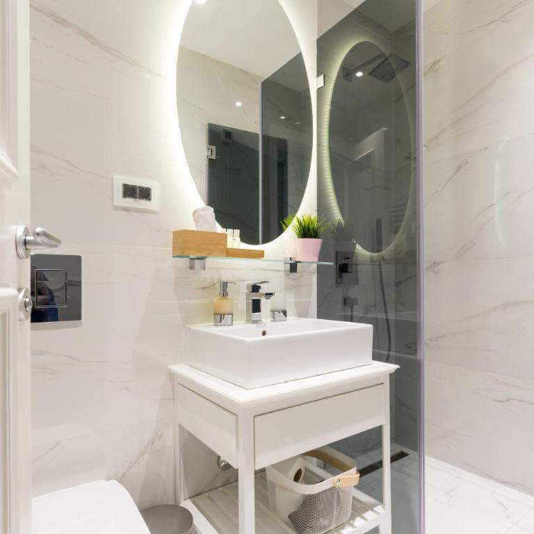 Public House Hotel - Standardna Jednokrevetna Soba sa Besplatnim Parkingom - 2