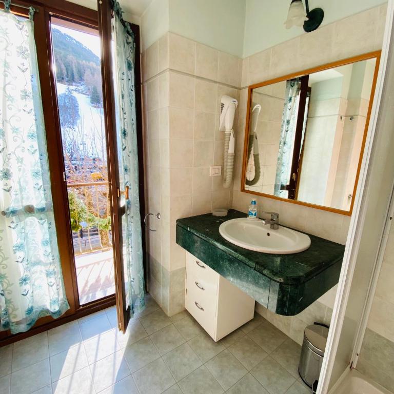 R.T.A. Hotel Monte Rosa - Apartment with Mountain View - 4