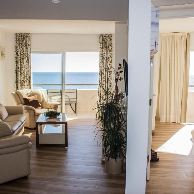 Beachfront apartment in Fuengirola with sea views - Apartamento - 5