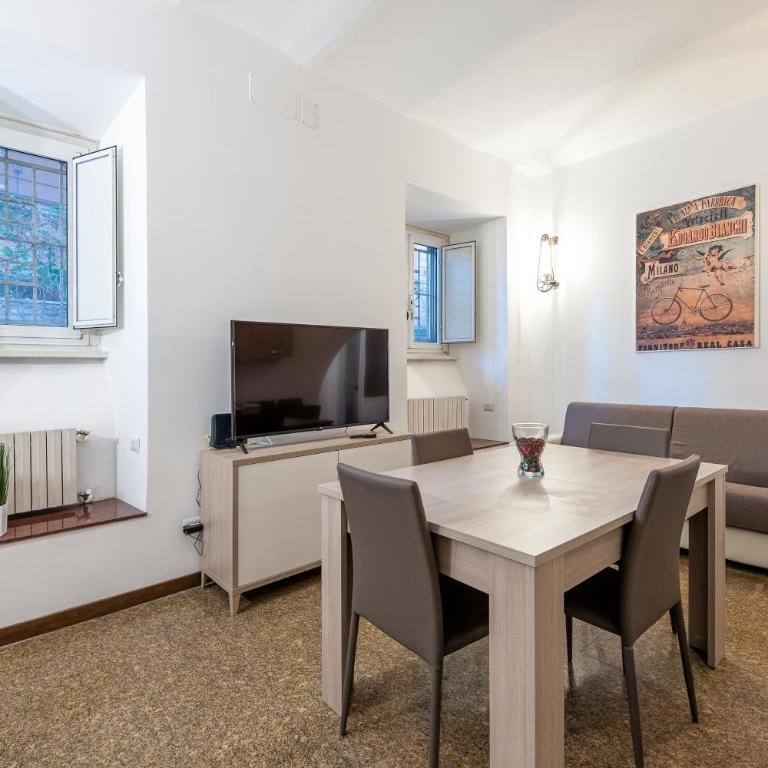 Tour de Rome - Two-Bedroom Apartment - 12