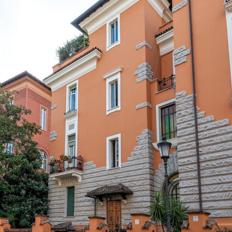 Tour de Rome - Two-Bedroom Apartment - 3
