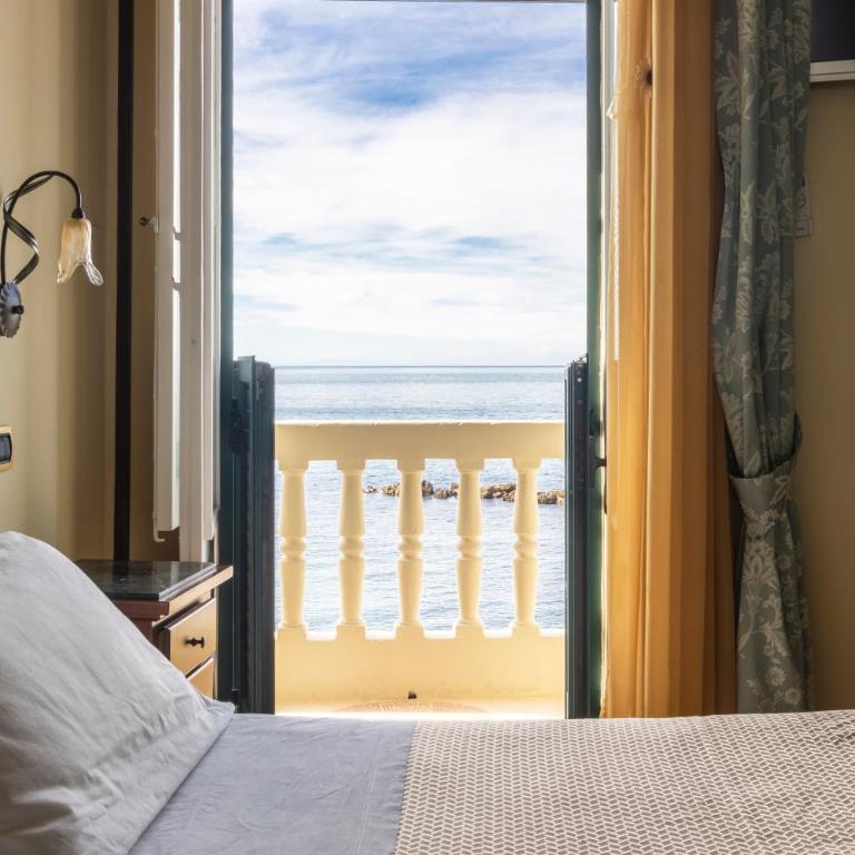 B&B La Riviera - Camera Matrimoniale Deluxe con Balcone e Vista Mare - 7