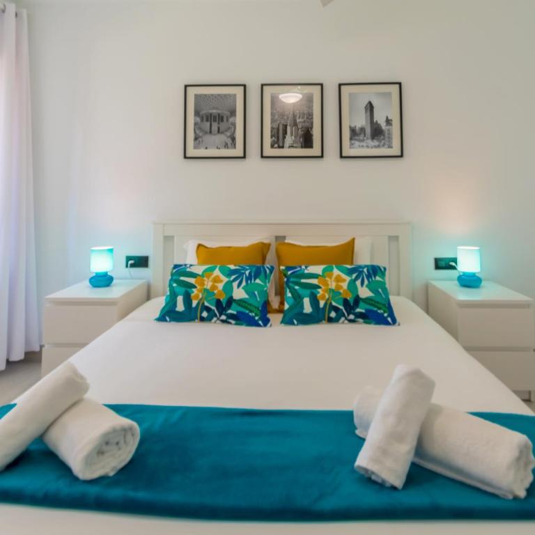 Renteando Albir Apartments - One-Bedroom Apartment with Pool View - 4