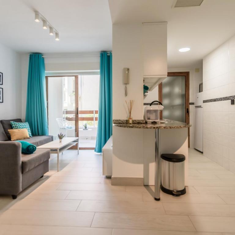 Renteando Albir Apartments - One-Bedroom Apartment with Pool View - 2