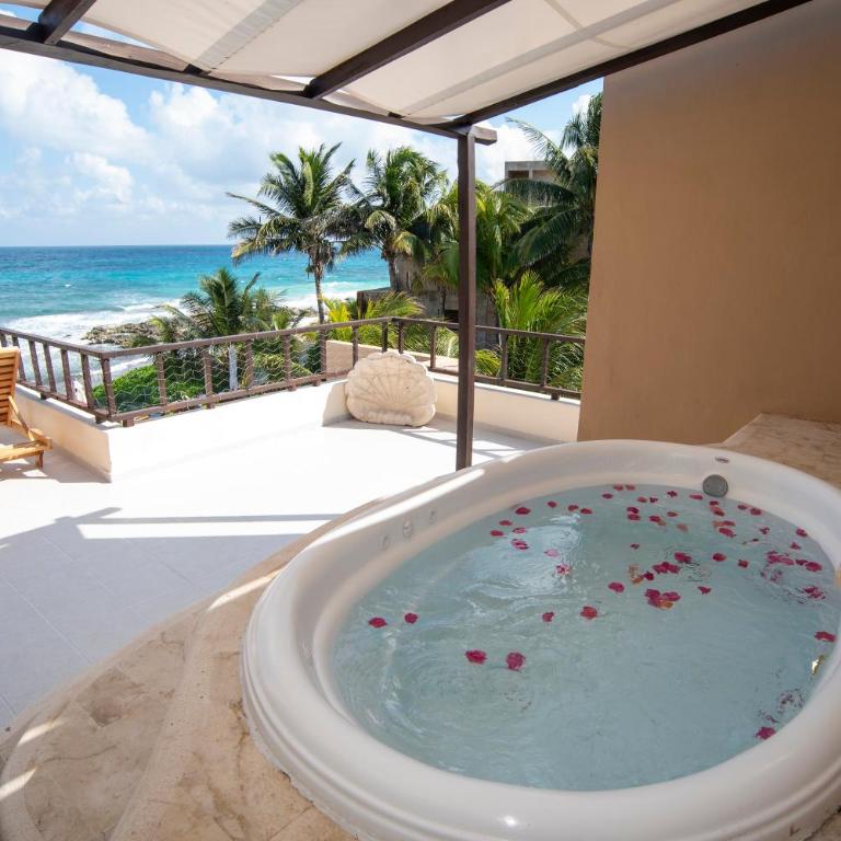 Hotel Playa La Media Luna - King Suite with Hot Tub and Terrace Ocean View - 4