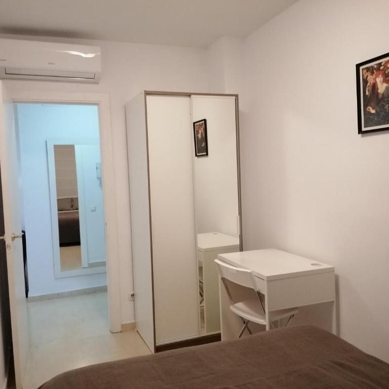 Enric Granados 15 - Three-Bedroom Apartment - 26