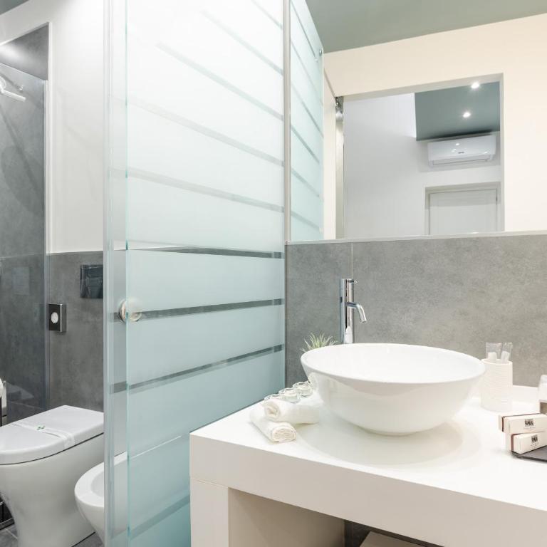 Residenze Chamur Modern & Comfortable Apartments in Palermo - Double Room with Balcony - 6
