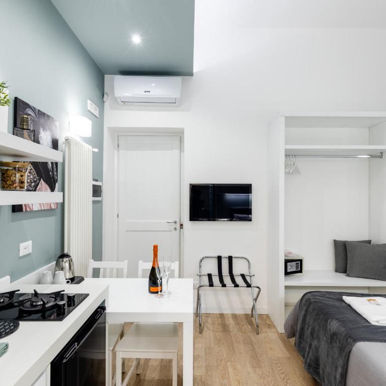 Residenze Chamur Modern & Comfortable Apartments in Palermo - Double Room with Balcony - 9