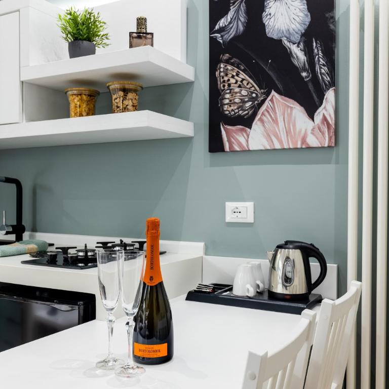 Residenze Chamur Modern & Comfortable Apartments in Palermo - Double Room with Balcony - 10