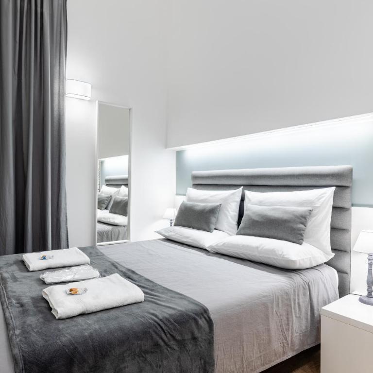 Residenze Chamur Modern & Comfortable Apartments in Palermo - Double Room with Balcony - 1