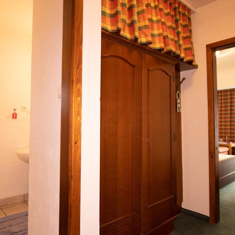 Hotel Vanda - Comfort Vierbettzimmer - 1