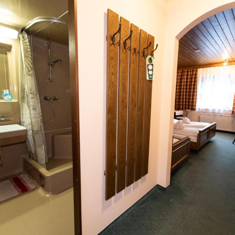 Hotel Vanda - Economy Dreibettzimmer - 4