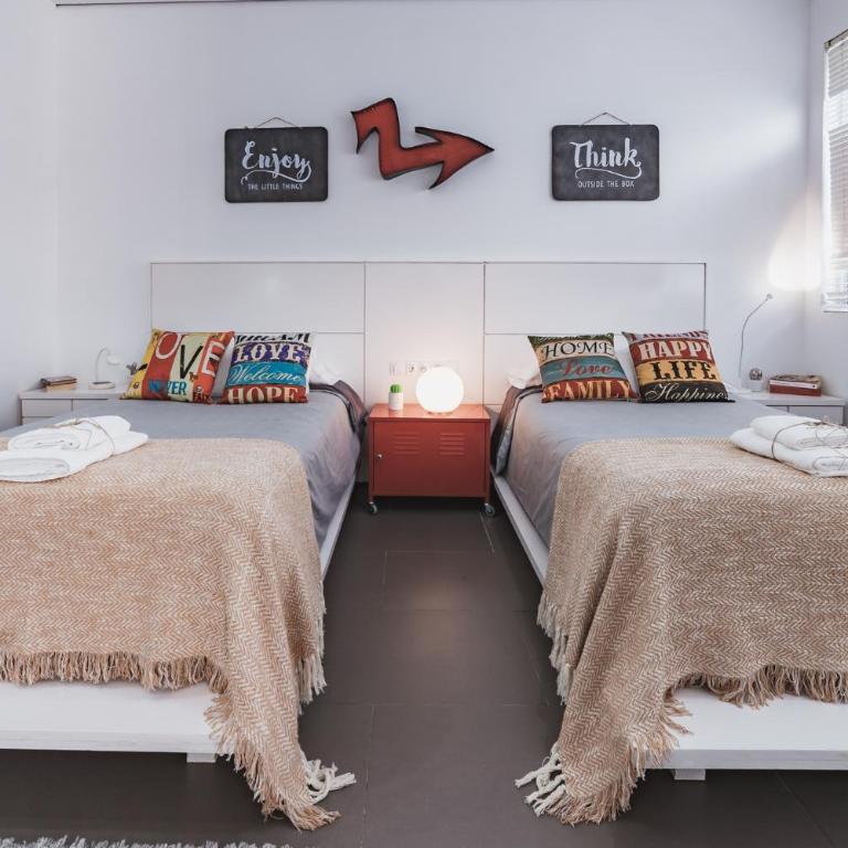 Beach & Urban Attic - Two-Bedroom Attic with Terrace - 25