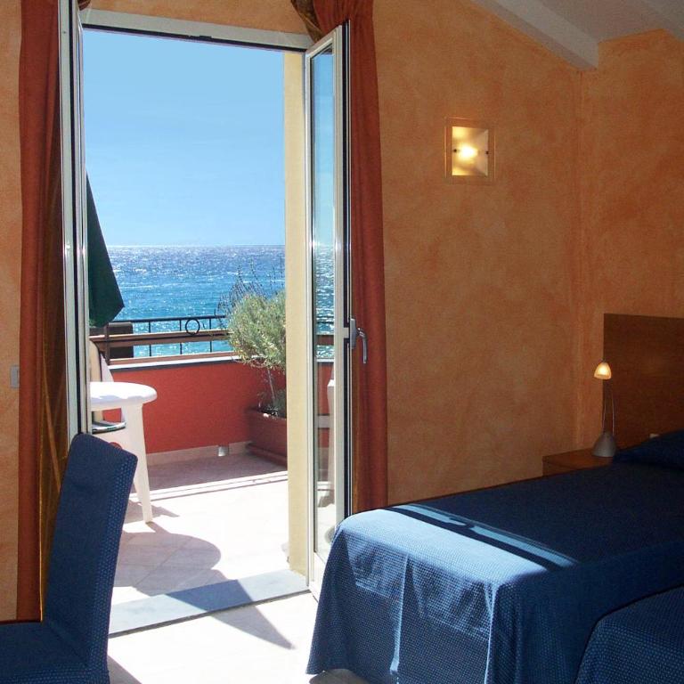 Acqua di Mare - Guest House - Camera Quadrupla con Vista Mare - 1