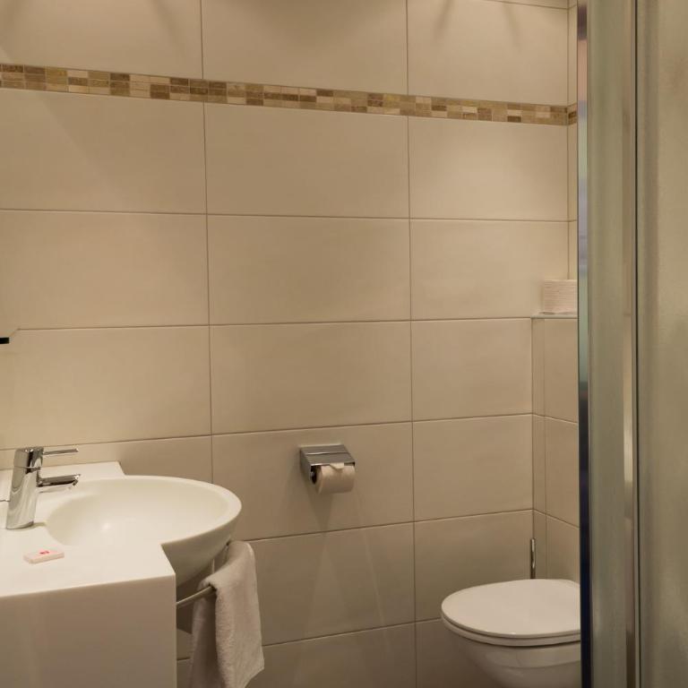 Gästehaus Steger - Doppelzimmer mit Balkon - 2