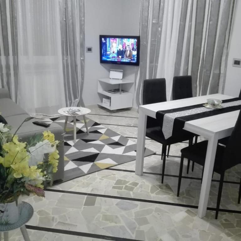 Ylli House Sanremo - Appartamento con 2 Camere da Letto - 7