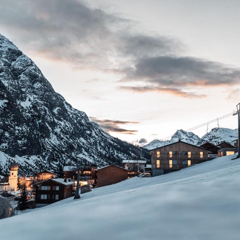 Burgi's - Adults only - Doppelzimmer mit Bergblick - 1