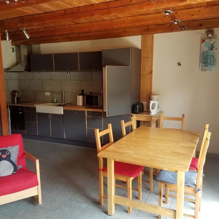 Appartement 58m2 avec jardin & terrasse dans chalet - Apartment mit 2 Schlafzimmern - 3