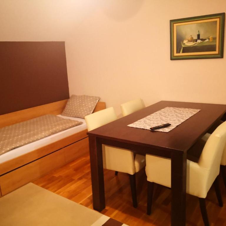 Apartmani Exit - Apartment with Balcony - 14