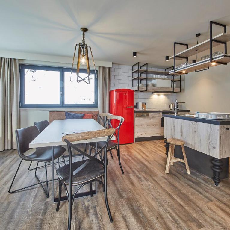 THOMSN Central Hotel & Appartements - Deluxe Apartment mit 2 Schlafzimmern und Bergblick - 1